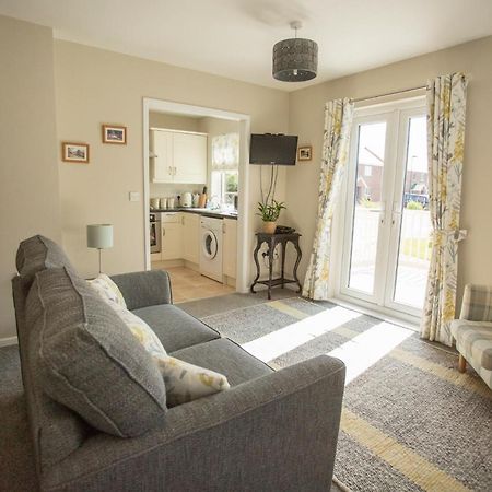 Pant-Y-Celyn Studio Apartment Aberaeron Esterno foto