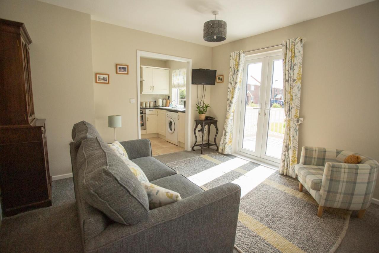 Pant-Y-Celyn Studio Apartment Aberaeron Esterno foto